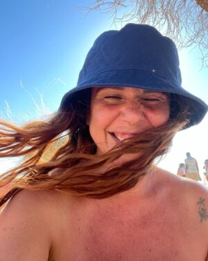 Sara Norte Instagram - Os meus dias têm sido assim.
Praia,Amigos e bons momentos na minha Terra linda:a minha Costa.
❤️