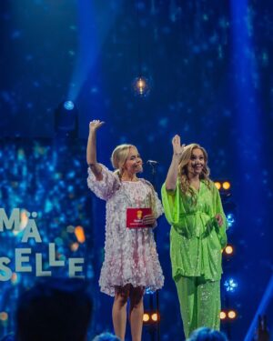 Sara Parikka Instagram - 💛🧸 Elämä Lapselle -konsertin aikana kerättiin lasten terveyden hyväksi yli 700 000€ ✨🙏🏼🥹🙌🏼 mieletöntä! 

Kiitos, että sain olla mukana @kummitry 🙏🏼 ja iso kiitos timanttinen tiimi 💖

Kuvaaja: Atte Mäläskä