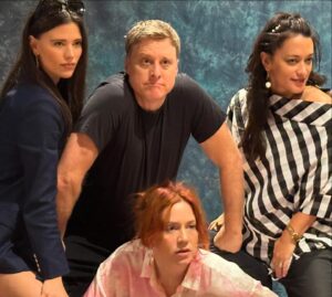 Sara Tomko Instagram - Day Three was astounding @dragoncon is THE BEST con I’ve ever attended.  Had an absolute blast meeting our fans face-to-face.  This show is a treasure but mostly because our fans are the gold.  Thank you to all who came out to say hello! What a great booster to get back to work for Szn 4! Let’s goooo🫶
•••
Pic #1: Family photo signed special for our last fan of the day who cosplayed D’Arcy😍
Pic #2: Booth buddies across the way with our new friend @sethgreen who is the sweetest
Pic #3: My sweet friends @itsjennglish @sliderhmss paying me a visit! So good to see you two💋💕
Pic #4: Shenanigans w/ @meredithgarretson @alantudyk @alicewetterlund 
Pic #5: More Shenanigans 
Pic #6: Chic Shenanigans 
Pic #7: My sweet bestie @meredithgarretson sending us home in style. Peace out everyone, until next time🙏🏽