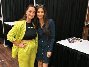 Sara Tomko Instagram - We had the SWEETEST Day Two at @dragoncon #dragoncon #dragoncon2024 Lotta tears today, fans shared the most heart warming stories with me that I will never forget, I got to geek out myself over meeting a few folx I admire & we had a panel just for the ladies of Patience that made my soul sing.  Thank you for being truly one of the best cons ever.  If you’re in Atlanta and haven’t popped over to say hi yet, plz stop by! Sunday will be my last day here (for now!)💚🐉💛
•••
Pic #1 Meeting @jonathansfrakes and adoring him as he admitted he and his wife adored us 🥹 #swoon 
Pic #2 Me and my best friend @meredithgarretson just waiting for the show to start aka watching ALL the incredible costumes that walk by
Pic #3 It should say Caution: Neon Suit
Pic #4 My sweet fam friends paying me a visit! Love you Gabbards @neenerkiwi 
Pic #5 Awkward family photo day two
Pic #6 The most beautiful women making each other laugh @alicewetterlund @meredithgarretson 
Pic #7 Selfie with our Ladies of Patience Panel Audience
Pic #8 SUPERSTAR AUDIENCE UP CLOSE
Pic #9 After Dinner hugs @alantudyk @alicewetterlund @meredithgarretson