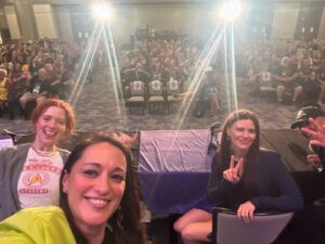 Sara Tomko Instagram - We had the SWEETEST Day Two at @dragoncon #dragoncon #dragoncon2024 Lotta tears today, fans shared the most heart warming stories with me that I will never forget, I got to geek out myself over meeting a few folx I admire & we had a panel just for the ladies of Patience that made my soul sing.  Thank you for being truly one of the best cons ever.  If you’re in Atlanta and haven’t popped over to say hi yet, plz stop by! Sunday will be my last day here (for now!)💚🐉💛
•••
Pic #1 Meeting @jonathansfrakes and adoring him as he admitted he and his wife adored us 🥹 #swoon 
Pic #2 Me and my best friend @meredithgarretson just waiting for the show to start aka watching ALL the incredible costumes that walk by
Pic #3 It should say Caution: Neon Suit
Pic #4 My sweet fam friends paying me a visit! Love you Gabbards @neenerkiwi 
Pic #5 Awkward family photo day two
Pic #6 The most beautiful women making each other laugh @alicewetterlund @meredithgarretson 
Pic #7 Selfie with our Ladies of Patience Panel Audience
Pic #8 SUPERSTAR AUDIENCE UP CLOSE
Pic #9 After Dinner hugs @alantudyk @alicewetterlund @meredithgarretson