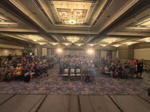 Sara Tomko Instagram - We had the SWEETEST Day Two at @dragoncon #dragoncon #dragoncon2024 Lotta tears today, fans shared the most heart warming stories with me that I will never forget, I got to geek out myself over meeting a few folx I admire & we had a panel just for the ladies of Patience that made my soul sing.  Thank you for being truly one of the best cons ever.  If you’re in Atlanta and haven’t popped over to say hi yet, plz stop by! Sunday will be my last day here (for now!)💚🐉💛
•••
Pic #1 Meeting @jonathansfrakes and adoring him as he admitted he and his wife adored us 🥹 #swoon 
Pic #2 Me and my best friend @meredithgarretson just waiting for the show to start aka watching ALL the incredible costumes that walk by
Pic #3 It should say Caution: Neon Suit
Pic #4 My sweet fam friends paying me a visit! Love you Gabbards @neenerkiwi 
Pic #5 Awkward family photo day two
Pic #6 The most beautiful women making each other laugh @alicewetterlund @meredithgarretson 
Pic #7 Selfie with our Ladies of Patience Panel Audience
Pic #8 SUPERSTAR AUDIENCE UP CLOSE
Pic #9 After Dinner hugs @alantudyk @alicewetterlund @meredithgarretson