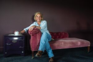 Sarah Beeny Instagram - Pinks, reds and purples are often really difficult to work with but sometimes  colours you think might clash actually feed each other.
This is my Granny’s old chaise, which has probably seen better days but I still love it!. 
Image credit @pacific_curd_photo 
.
.
#everhot #heating #electric #madeinbritain #handmade #solar #interiordesign #pink #purple #red #chaiselongue @everhot_cookers @stokefordstudios