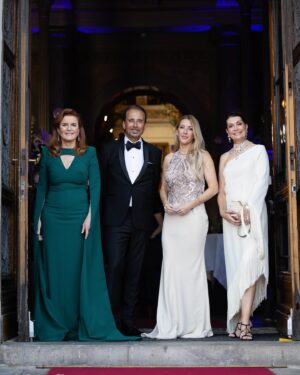 Sarah Ferguson Instagram - As ambassador to @tpw_foundation, it was a very proud moment to have presented The Perfect World Foundation Award to @elliegoulding. 

Ellie, you have shown outstanding dedication to the environment and the climate crisis on the ground, as a Global Goodwill Ambassador for the United Nations Environment Programme, through your participation in major environmental summits, including three COPs, and through your global platform. I am so proud to call you my adopted Goddaughter and so excited to see what the future has in store for you. #climateaction #tpwf #elliegoulding #oneplanet

Photo: @photo.lelle