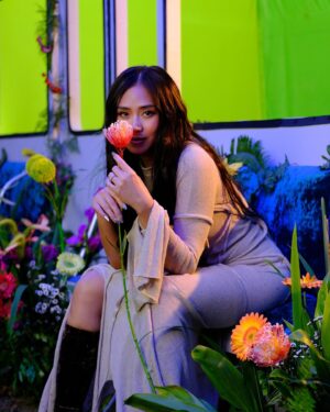 Sarah Geronimo Instagram - Everything is gonna be alright 🌼 #TreadingWaterMV