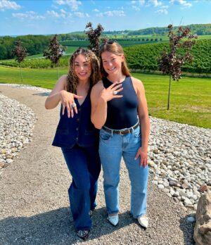 Sarah Nurse Instagram - this team’s something special ❤️💍 @hockeycanada