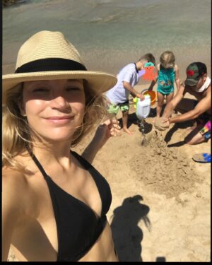 Sarah Roemer Instagram - Happy 10 year anniversary @chadmichaelmurray !!!
I feel like we’ve been put on a slingshot through time. How has it been 10 years already?! 
It’s been more than I could have ever dreamed of. I love our family with my whole heart and soul. Thank you for the most beautiful 10 years together. You are an incredible husband, father, best friend  and so so so much more. I love you forever. I’m beyond grateful to share this beautiful life with you and our babies. The best decade by far. I only wish I could slow down time. 🫶🏻 @chadmichaelmurray #10yearanniversary #soulmate #mylove #foreveronly