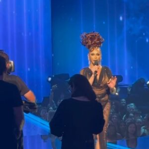 Sasha Colby Instagram - your favorite drag queens favorite @vmas !! @mtv 

such a joy to introduce my daughter for her first of many VMAs performances to come✨ @chappellroan 
I am so proud of you
you are truly an unstoppable force of nature!

wearing @csiriano 
mug @mugopus 
hair @shontellesparkles