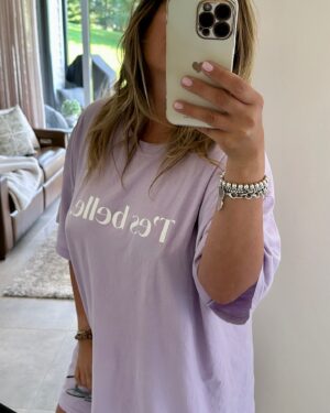 Saskia Thuot Instagram - La vie récemment. Tellement d’émotions avec le dégât d’eau. Vraiment. Mais, il y a aussi plein de beau. De l’entraide, de l’écoute et des business qui vont bien. Je m’accroche au beau. Mon chandail me rappelle que malgré les épreuves, le manque de sommeil, le bordel dans la maison, tout va. Merci encore pour vos bons mots 🫶🏻 

#lifelately #vie #carousel