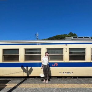 Saya Ichikawa Instagram - 麺鉄、新作！熊本と鹿児島で麺を食べまくりました。三角線、肥薩おれんじ鉄道、鹿児島本線、指宿枕崎線、にて
お時間許す方是非。
⁡
@jwavetimeandtide のゲストはuka代表取締役CEO 渡邉弘幸さん、NHKfm かけクラのテーマは夜xクラシック！
月曜日は稲垣吾郎さんのTokyoFM THE TRADにも出演します。
三連休でお暇な方。ぜひ。
⁡
BS TBS「麺鉄 ～メン食い鉄道　絶景の旅～」
真夏の九州へん
9/14 19:00〜20:54
⁡
J-WAVE 「Orient Star TIME AND TIDE」
毎週土曜　２１時〜
@jwavetimeandtide 
聴き逃しはPodcast版やRadikoにて
⁡
NHKfm 「x（かける）クラシック」
毎週日曜　１４：００〜１５：５０
毎週金曜　7:25〜
聴き逃しは らじるらじるにて
⁡
⁡
#麺鉄 の衣装は
#インナートップス @room306contemporary
#ボトムス @manon_official 
@susu_press
#ピアス @northworksfolk @utspr
#バッグ @rohseoul_jp @upspr
#シューズ @shaka_footwear
⁡
先日放送された NHKニュースーンの衣装は
#シャツ @rumblered_official @susu_press
#レーススカート @81branca @upspr
#ピアス @northworksfolk @utspr
#リング @somnium_22 @susu_press
⁡
でした！