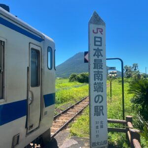 Saya Ichikawa Instagram - 麺鉄、新作！熊本と鹿児島で麺を食べまくりました。三角線、肥薩おれんじ鉄道、鹿児島本線、指宿枕崎線、にて
お時間許す方是非。
⁡
@jwavetimeandtide のゲストはuka代表取締役CEO 渡邉弘幸さん、NHKfm かけクラのテーマは夜xクラシック！
月曜日は稲垣吾郎さんのTokyoFM THE TRADにも出演します。
三連休でお暇な方。ぜひ。
⁡
BS TBS「麺鉄 ～メン食い鉄道　絶景の旅～」
真夏の九州へん
9/14 19:00〜20:54
⁡
J-WAVE 「Orient Star TIME AND TIDE」
毎週土曜　２１時〜
@jwavetimeandtide 
聴き逃しはPodcast版やRadikoにて
⁡
NHKfm 「x（かける）クラシック」
毎週日曜　１４：００〜１５：５０
毎週金曜　7:25〜
聴き逃しは らじるらじるにて
⁡
⁡
#麺鉄 の衣装は
#インナートップス @room306contemporary
#ボトムス @manon_official 
@susu_press
#ピアス @northworksfolk @utspr
#バッグ @rohseoul_jp @upspr
#シューズ @shaka_footwear
⁡
先日放送された NHKニュースーンの衣装は
#シャツ @rumblered_official @susu_press
#レーススカート @81branca @upspr
#ピアス @northworksfolk @utspr
#リング @somnium_22 @susu_press
⁡
でした！