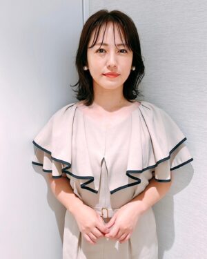 Sayaka Isoyama Instagram - 先日の
テレビ東京系『世界が騒然！本当にあった(秘)衝撃ファイル』
高橋英樹さんから、越後製菓のお煎餅が差し入れされていてるのですが、とても美味しいので毎回の楽しみです♪

ワンピース @jusglitty_official