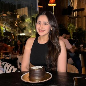 Sayyeshaa Saigal Instagram - Birthday night! Thank you for all your wonderful wishes and love! Blessed! ❤️❤️❤️

#birthday#makingmemories#love#family#instadaily#ootd#instagram