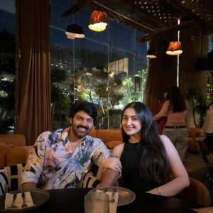 Sayyeshaa Saigal Instagram - Birthday night! Thank you for all your wonderful wishes and love! Blessed! ❤️❤️❤️

#birthday#makingmemories#love#family#instadaily#ootd#instagram
