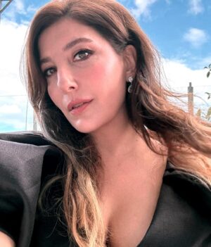 Şebnem Bozoklu Instagram - Süs püs ve heyecan 🤝☀️💛