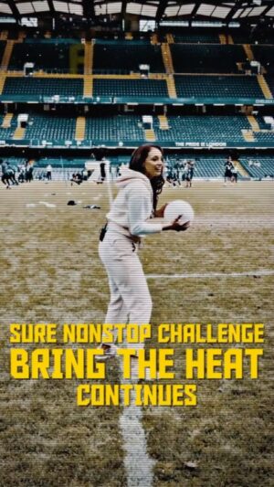 Seema Jaswal Instagram - Ad. Who would have thought 10 keep ups would be so hard! 😂  Sure Nonstop Protection has kept me company thanks to its 72-hour sweat and odour protection 💛
Whilst I’m much better at talking football I am determined to get to ten… no matter how long it takes! #BringtheHeat #Sure @suredeodorantuk