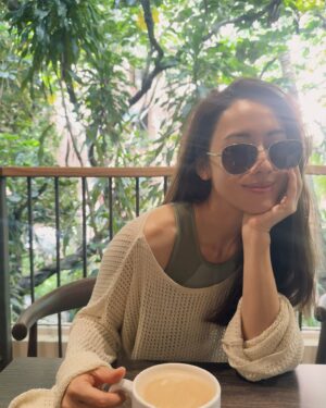 Selena Lee Instagram - 差唔多一年冇放假喇🥹 
我要變一隻小黑豬。😎 

#放假的心情 #上山下海 #李施嬅 #黑豬游水之旅 #septemberHoliday
