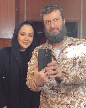 Shadi Mokhtari Instagram - •
پُشتِ صحنه فیلمِ سینماییِ  #قلب_رقه ❤️‍🔥
شروعِ اکران از ۲۴ مُرداد‌ماه ✌🏻🥳
•
طراحِ گریم: @ronasi_ehsan عزیز و حرفه‌ای 🥇