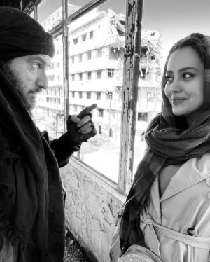 Shadi Mokhtari Instagram - •
پُشتِ صحنه فیلمِ سینماییِ  #قلب_رقه ❤️‍🔥
شروعِ اکران از ۲۴ مُرداد‌ماه ✌🏻🥳
•
طراحِ گریم: @ronasi_ehsan عزیز و حرفه‌ای 🥇