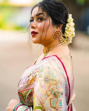 Shamna Kasim Instagram - Smile ❤️

Pics: @punithphotography3  @v_capturesphotography 
Jewelry: @
Hairstylist: @venkymakeupstudio 
Personal staff: @anegondiswarnalatha1622 @call_me___mahi_23