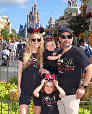 Shanik Aspe Instagram - Vacaciones 2024 familia Odiardi Aspe ❤️ de esas que se quedarán para siempre en los recuerdos 💫✨ #disney #disneyworld