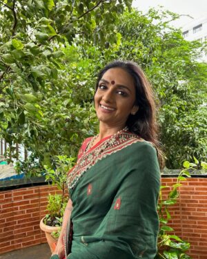 Shanti Priya Instagram - **”When a person is devoted to something, they find joy in it.” – Bhagavad Gita**

Happy Janmashtami 🪈

📸:- @khushithapa.20 

{shanthipriya,shanthi Priya dancer,actor,Janmashtami,Krishna,Radha,universal}