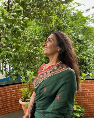 Shanti Priya Instagram - **”When a person is devoted to something, they find joy in it.” – Bhagavad Gita**

Happy Janmashtami 🪈

📸:- @khushithapa.20 

{shanthipriya,shanthi Priya dancer,actor,Janmashtami,Krishna,Radha,universal}