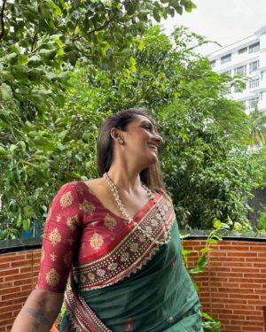 Shanti Priya Instagram - **”When a person is devoted to something, they find joy in it.” – Bhagavad Gita**

Happy Janmashtami 🪈

📸:- @khushithapa.20 

{shanthipriya,shanthi Priya dancer,actor,Janmashtami,Krishna,Radha,universal}