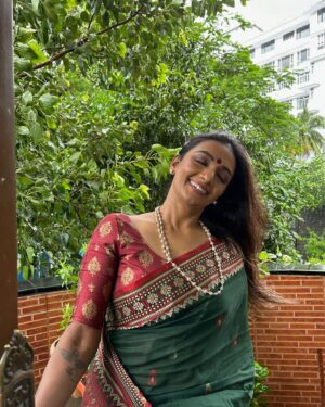 Shanti Priya Instagram - **”When a person is devoted to something, they find joy in it.” – Bhagavad Gita**

Happy Janmashtami 🪈

📸:- @khushithapa.20 

{shanthipriya,shanthi Priya dancer,actor,Janmashtami,Krishna,Radha,universal}
