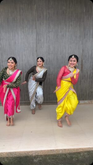 Sharanya Turadi Instagram - You don't want to see the bts of this video 😂🙈 

A quick reel before we Performed for Vijay awards with these dancing dolls @_shalinii__  @shilpaofficial_ 💃💃