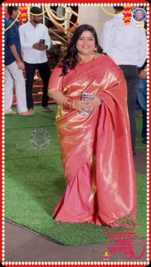 Sharmishtha Raut Instagram - मराठी कलाकारांनी घेतलं मुख्यमंत्री एकनाथ शिंदे यांच्या घरच्या गणपतीचं दर्शन!❤️🙏🏻

#eknathshinde #rajshrimarathi #GanapatiBappaMorya #Morya #GanapatiDarshan #RajshriMarathiSpotted