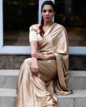 Sharul Channa Instagram - 🦚 🪈 🪷

The Sharul collection dropping at @jinders.singapore soon! 
Make-up and hair : @andreajoandom 
Photography : @laxmikaulportraits @laxmikaulportraits