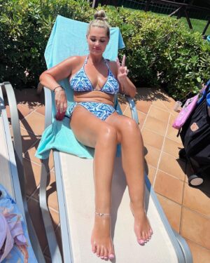 Shaughna Phillips Instagram - Wasn’t going to post these because I don’t think I’m looking my best, but decided my insta is looking a little too posed and polished atm ✌🏼