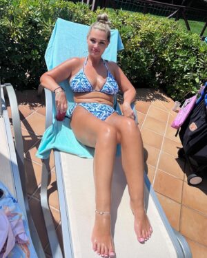Shaughna Phillips Instagram - Wasn’t going to post these because I don’t think I’m looking my best, but decided my insta is looking a little too posed and polished atm ✌🏼