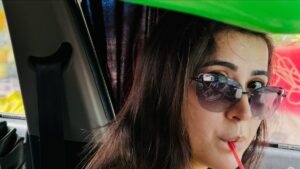 Sheena Bajaj Instagram - Meri Heer aasmani ❤️
Deti mujhe AAZADI bina SHAQ,bina TAKRAAR,
Borivali kee angel 👼 tu karti hai Kamaal 🩷
Happy Independence Day with the one and only @imsheenabajaj