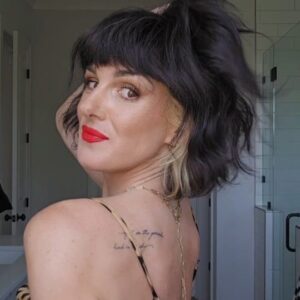 Shenae Grimes-Beech Instagram - If you've been thinking about a change... let this be your sign to take the leap. There's an even more epic version of you waiting to be unleashed. 💋