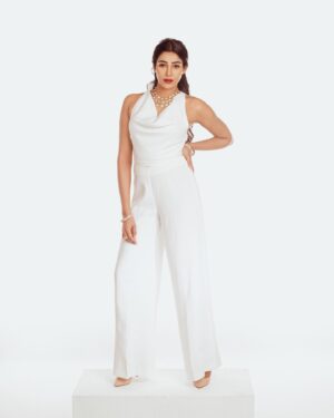Sheriina Instagram - "Life's too short to blend in. Stand out, be bold, and paint the world with your unique style.

@sheriina_21 
📸: @imthefashionfellow 
makeup: @essensemakeup 
hair: @luke_the_hairstylist 
styling: @sunilkarthik_sk 
Jewellery: @konikajewellery 
studio: @uvi_photostudio 

 #daretobedifferent #sheriina #sherina #fashion #trending #divinelove #xoxo