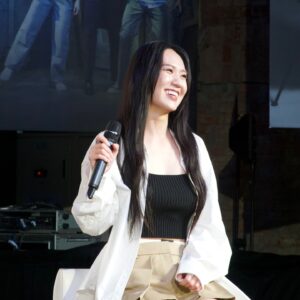 Shi Shi Instagram - 難得有機會坐下來好好跟大家分享我回憶中的韓國美食、景點，還有我長大的地方：） 

但關於新的景點、新餐廳，感覺你們比我更懂，
要不要跟我分享自己的口袋名單？

#韓國觀光公社 #한국관광공사 #KoreaFlex