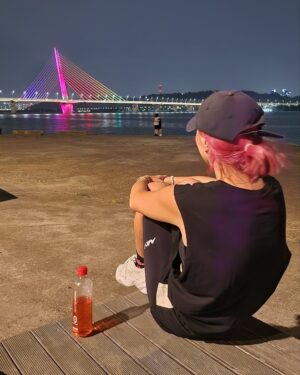 Shin Bong-sun Instagram - 산책🌙