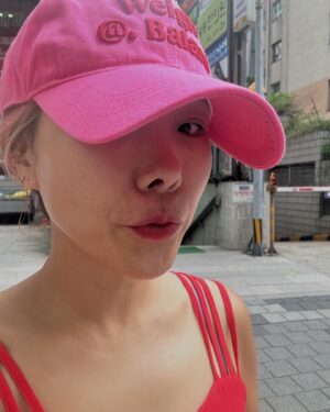 Shin Bong-sun Instagram - 한동안 나의 애착모자가 되겠구만 😎🧢 #balant #발란트
