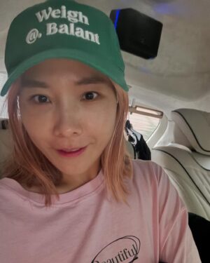 Shin Bong-sun Instagram - 한동안 나의 애착모자가 되겠구만 😎🧢 #balant #발란트