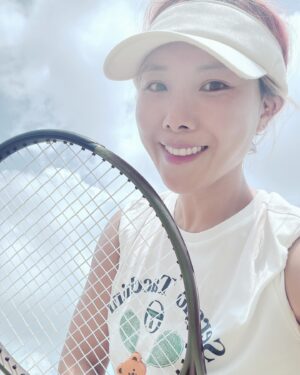 Shin Bong-sun Instagram - 아침에 급테 🎾 더워서 딱 두게임만 ✌️