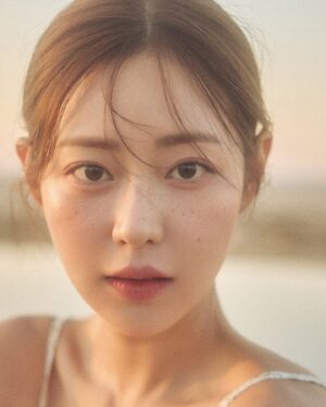 Shin Seul-ki Instagram - 𝒮𝓊𝓂𝓂𝑒𝓇 𝓋𝒾𝒷𝑒𝓈🌊🌅🦀