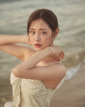 Shin Seul-ki Instagram - 𝒮𝓊𝓂𝓂𝑒𝓇 𝓋𝒾𝒷𝑒𝓈🌊🌅🦀