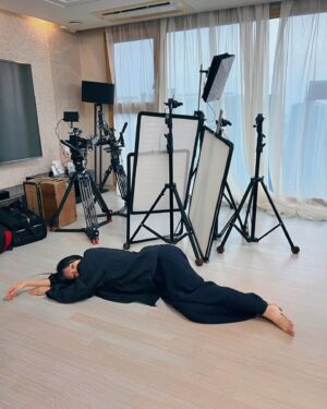 Shin So-yul Instagram - ⠀
⠀
임동국(43) 대표는
응원하러 와서 운동한
팔뚝 자랑을 하고 갔고,
⠀
나는 현장에서 서있다
잠깐 앉았다, 대체로 누워있는 편🙃
⠀
⠀