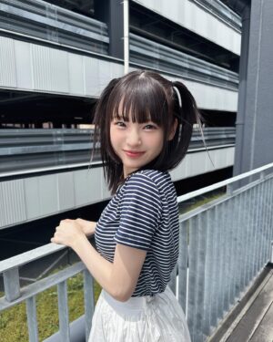 Shinzawa Nao Instagram - 寝起きフェイスでも可愛い？💖

めっちゃ顔に出るタイプだよ。カジュアルとガーリー合わせるの好きです。

#彼女の私服がかわいい #rinnu #カジュアルガーリー #ガーリーコーデ #ハーフツイン #ボーダー #⚓️