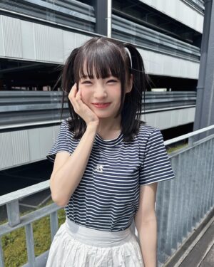 Shinzawa Nao Instagram - 寝起きフェイスでも可愛い？💖

めっちゃ顔に出るタイプだよ。カジュアルとガーリー合わせるの好きです。

#彼女の私服がかわいい #rinnu #カジュアルガーリー #ガーリーコーデ #ハーフツイン #ボーダー #⚓️