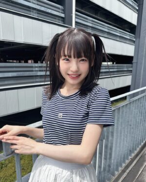 Shinzawa Nao Instagram - 寝起きフェイスでも可愛い？💖

めっちゃ顔に出るタイプだよ。カジュアルとガーリー合わせるの好きです。

#彼女の私服がかわいい #rinnu #カジュアルガーリー #ガーリーコーデ #ハーフツイン #ボーダー #⚓️