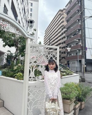 Shinzawa Nao Instagram - この写真で1週間頑張ってね🎀🎼💭

#彼女の私服がかわいい #カフェ巡り #大阪カフェ #阿波座カフェ #リボンパン #フレンチガーリー #バレエコア
