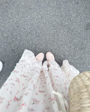 Shinzawa Nao Instagram - この写真で1週間頑張ってね🎀🎼💭

#彼女の私服がかわいい #カフェ巡り #大阪カフェ #阿波座カフェ #リボンパン #フレンチガーリー #バレエコア